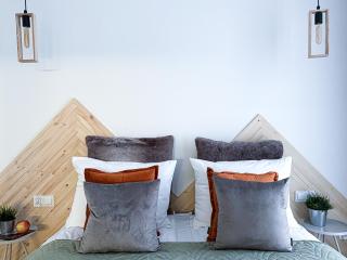 Przystanek Uzdrowiskowa - 1