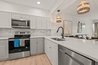 Luxurious Golf Condo W/ Resort Pool and Amenities! - Naples - 2