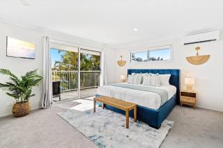 Stunning Waterfront Oasis - Gold Coast - 9