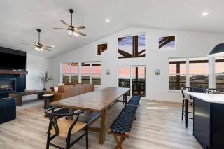 Moonstone Lodge Lake Views Sleeps 28 GolfSim Pup Friendly - Branson - 9