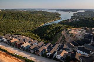 Moonstone Lodge Lake Views Sleeps 28 GolfSim Pup Friendly - Branson - 2