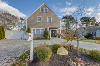 Modern Cape Cod Home with Patio 2 Mi to Beaches! - Hyannis - 9