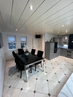 Huge Mansion w/ Hot Tub, Sauna and more! - Liverpool - 5