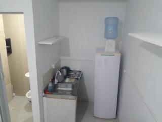 Kitnet tipo studio cozinha e banheiro privativos Bombinhas - 3