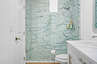 Tropical Jungle Pool House in West Palm minutes from the beach, downtown, & PBI! - 2