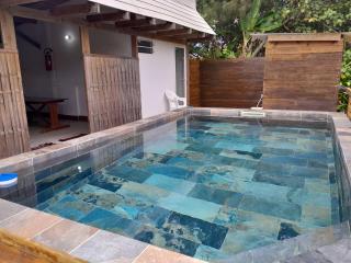 Mara'ai le spot Tubuai, Chambre Triple Deluxe Mahu SDB Privée avec piscine - Tubuai - 0