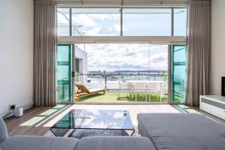 Spacious Penthouse With Spectacular Harbour Views! - Auckland - 7