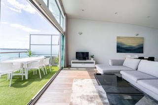 Spacious Penthouse With Spectacular Harbour Views! - Auckland - 5