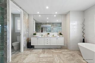 New Haven - Grand Canal View Suite - Banksia Beach - 2