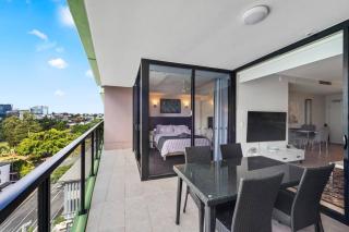 South Bank Living! ~ 1Bed, 1Bath, 1Car, Balcony - 3