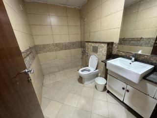 Spacious Mini Partition Room Near Emirates Mall - Dubai - 8