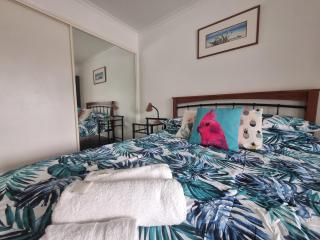 Residential two-bedroom unit on The Strand, self-check in, Wi-fi - Townsville - 8