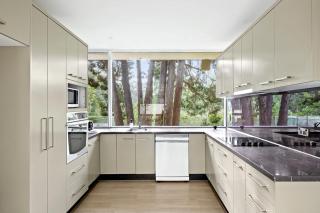 Quaint Queen Room - Central Location at Pymble - Shared Bathroom - Pymble - 8