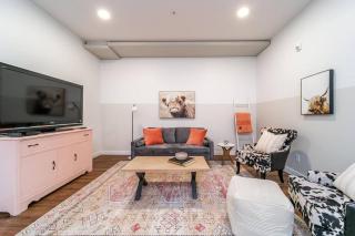 Modern Country Retreat-5 min to DTN-U/G Parking - Edmonton - 5