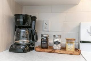 Modern Country Retreat-5 min to DTN-U/G Parking - Edmonton - 3