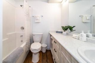 Modern Country Retreat-5 min to DTN-U/G Parking - Edmonton - 1