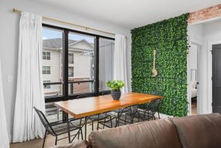 Premium 2 Bedroom, 4 Bed with HUGE Wrap Around Patio - Nashville - 9