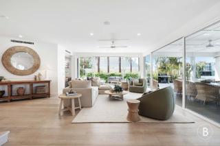 Lucy - Noosa - Noosaville - 3