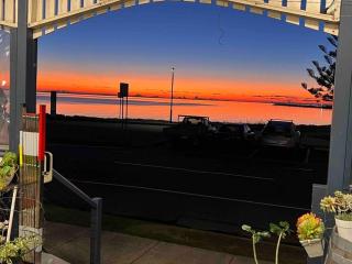 Rosebay water front 4 bd home - Brisbane - 3