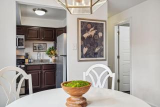 Executive 1BR King Suite - Free Parking - 5 min to DCA - 102 - 8