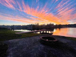 Lake Tapps Dock House on the Bankers Island - 0