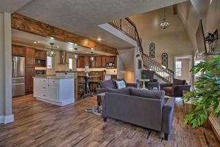 Spacious Home With Hot Tub - Great Falls - 0