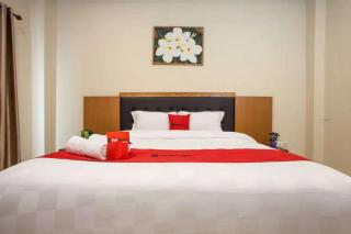 RedDoorz Premium @ Jalan Cengkeh Malang - Malang - 5