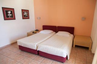 Flisvos Royal Hotel & Suites - Tolo - 8