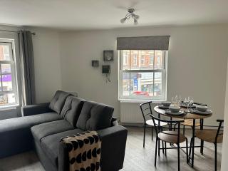 Portsmouth City Centre 2 Bed Apartment close to Southsea Beach - Portsmouth - 2