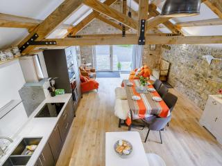 2 bed in Cowbridge 88000 - - 6