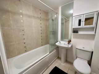 Portsmouth City Centre 2 Bed Apartment close to Southsea Beach - Portsmouth - 3