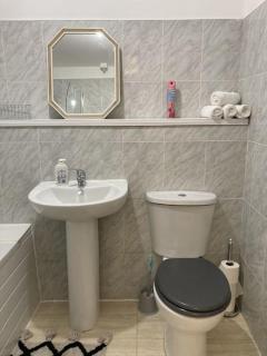 Spacious two bed flat with free secure parking - Birmingham - 5