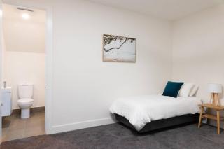 'Stop 12' - Luxury home close to Glenelg - South Plympton - 2
