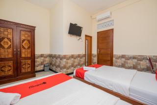 RedDoorz Syariah near Batu Night Spectacular - 1