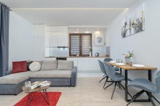 Cozy Apartment Pachonskiego with Balcony and Parking by Noclegi Renters - Krakow - 4