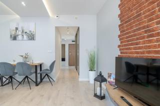 Cozy Apartment Pachonskiego with Balcony and Parking by Noclegi Renters - Krakow - 2