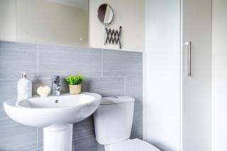 Cozy Family Space Great For Groups, Relocations, Contractors Sleep 4 - 11 Guests - Birmingham - 2