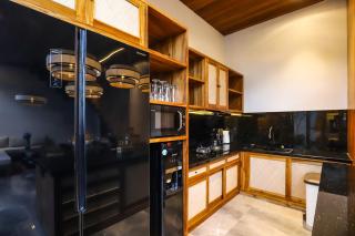 Villa Dubai - 2BDR, New, Well-Equipped, East Motive - Ubud - 2