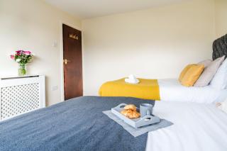 Cozy Family Space Great For Groups, Relocations, Contractors Sleep 4 - 11 Guests - Birmingham - 1