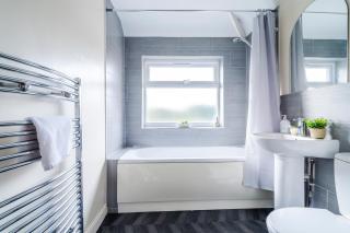 Cozy Family Space Great For Groups, Relocations, Contractors Sleep 4 - 11 Guests - Birmingham - 4