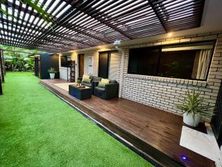 Private Gem in Pacific Pines - Gold Coast - 0