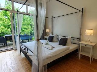DEUTSCHE OSTSEEVILLA - große Villa mit Sauna, Spielplatz, PKW-Stellplätze, großer Garten - Rostock - 8