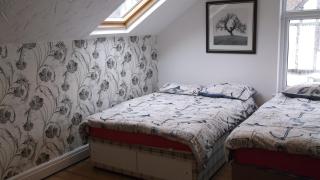 BARBIE HOUSE , 2 Bedroom Garden Apartment with Private Car Space , Opposite Paignton Pier , 2 Double Beds , 2 Single beds Kitchen & Air Fryer , Reception to Help you - Paignton - 7