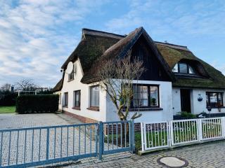 Kapitäns Hus 2 mit Infrarotsauna und großem Garten - 0