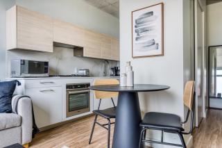 W Loop Studio w Deck Pool Gym 3 blocks to L CHI-643 - 3