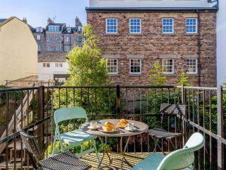 3 Bed in Edinburgh 79008 - Edinburgh - 5