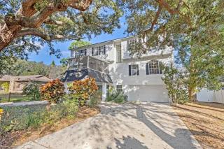 Updated Home w Heated Pool, Near Beaches - Five-Bedroom House - Tarpon Springs - 9