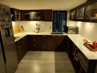 The Turquoise Letterbox - Loft suite at Central - Calcuta - 9