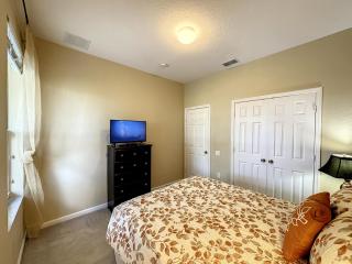 This amazing 6 Bedroom property with a lake view - Orlando - 2