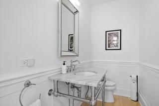Luxe SFH Bucktown Retreat with Garage Parking - Chicago - 1